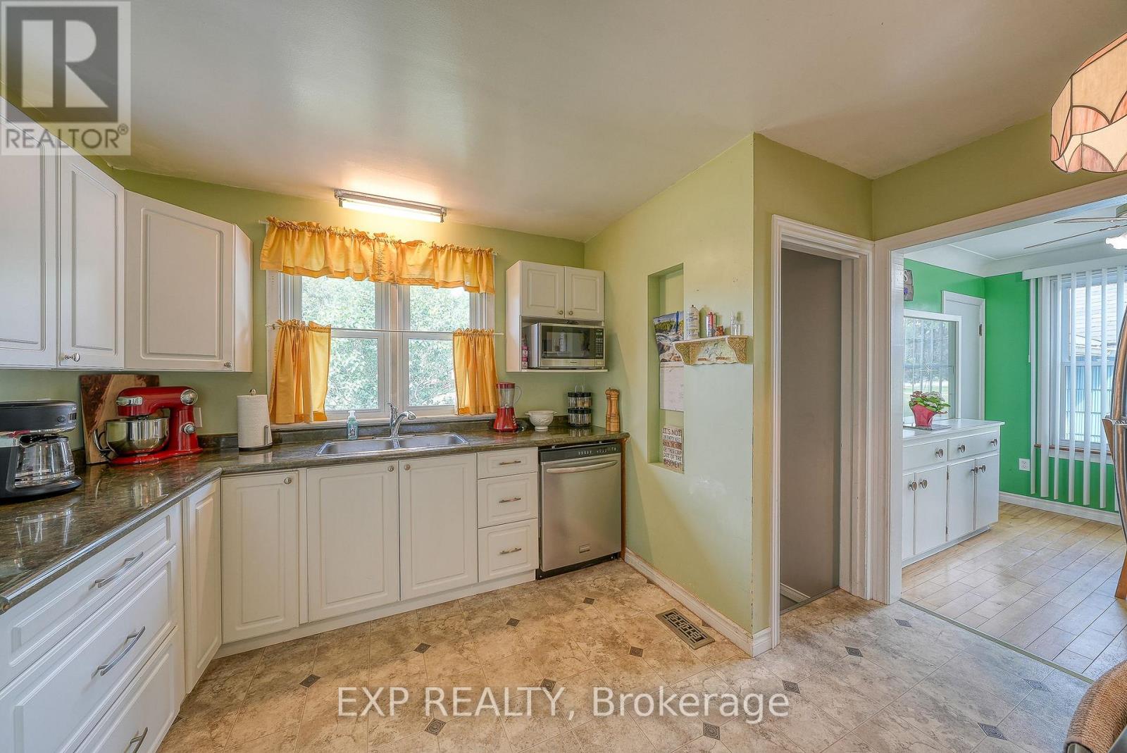 193 Centennial Avenue S, Central Elgin, Ontario  N5R 5B3 - Photo 6 - X12297842