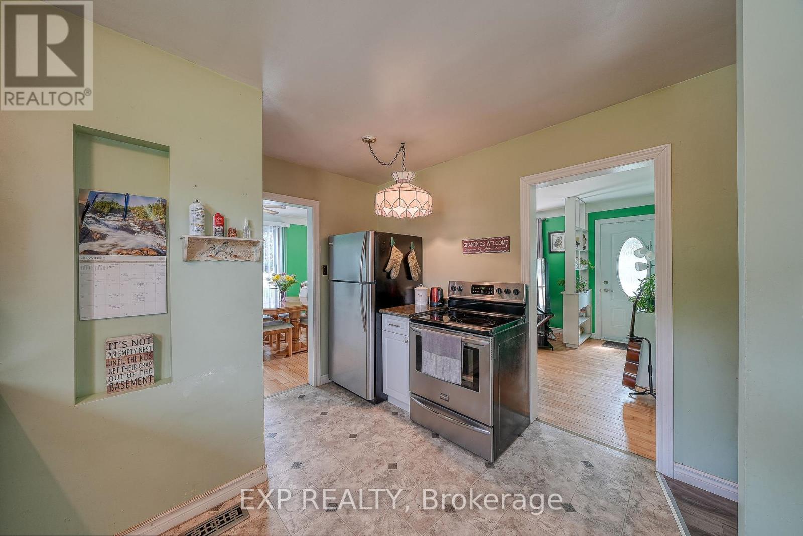 193 Centennial Avenue S, Central Elgin, Ontario  N5R 5B3 - Photo 8 - X12297842