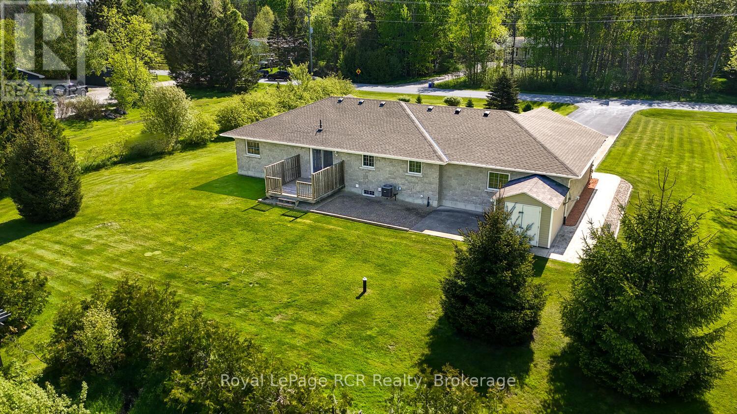 280 Somers Street, Georgian Bluffs, Ontario  N4K 6V5 - Photo 2 - X12187590