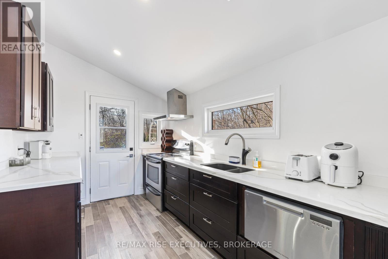 10 Greer Street, Kingston, Ontario  K7K 2V9 - Photo 17 - X12316947