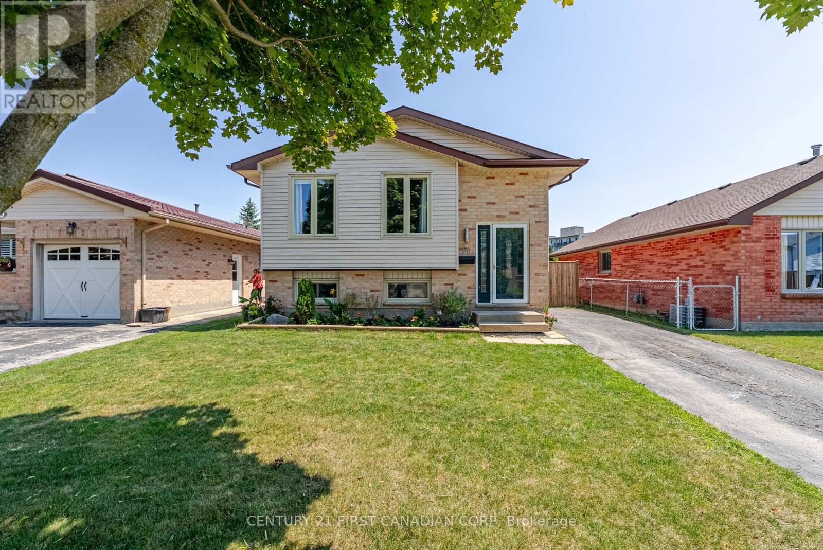 50 Erica Crescent, London South, Ontario  N6E 3P4 - Photo 2 - X12316943