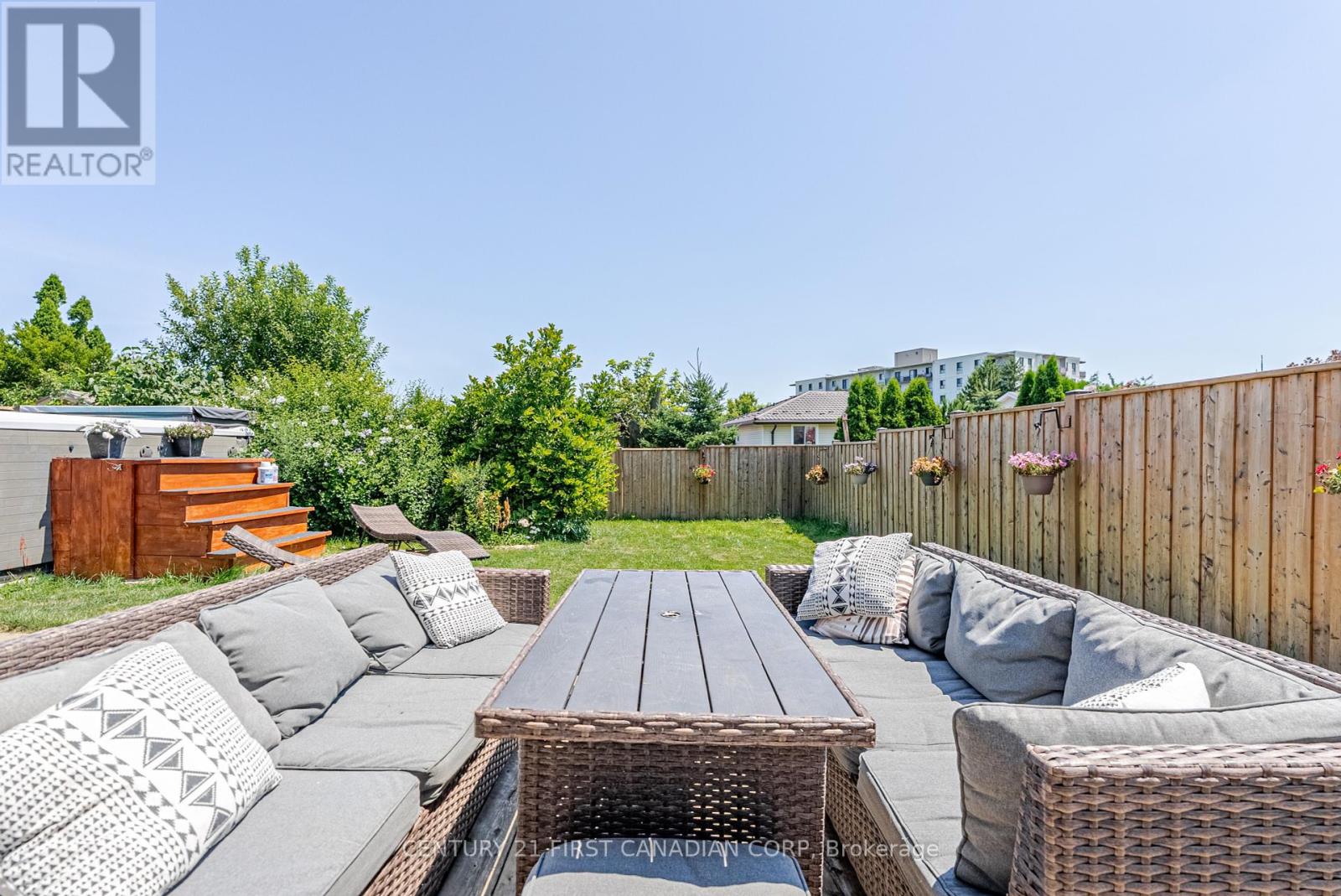 50 Erica Crescent, London South, Ontario  N6E 3P4 - Photo 46 - X12316943