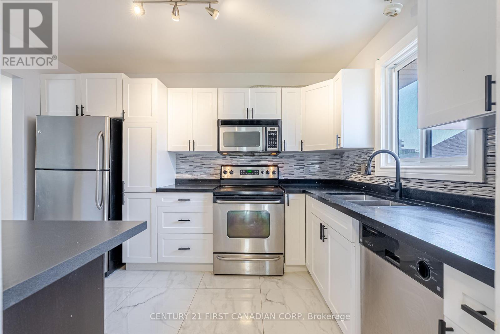 50 Erica Crescent, London South, Ontario  N6E 3P4 - Photo 5 - X12316943