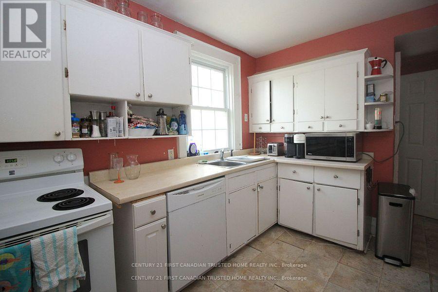 1051 Richmond Street, London East, Ontario  N6A 3J7 - Photo 9 - X12316959