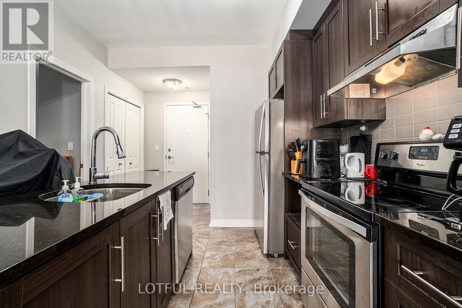 110 - 120 Prestige Circle, Ottawa, Ontario  K4A 1B4 - Photo 10 - X12316945