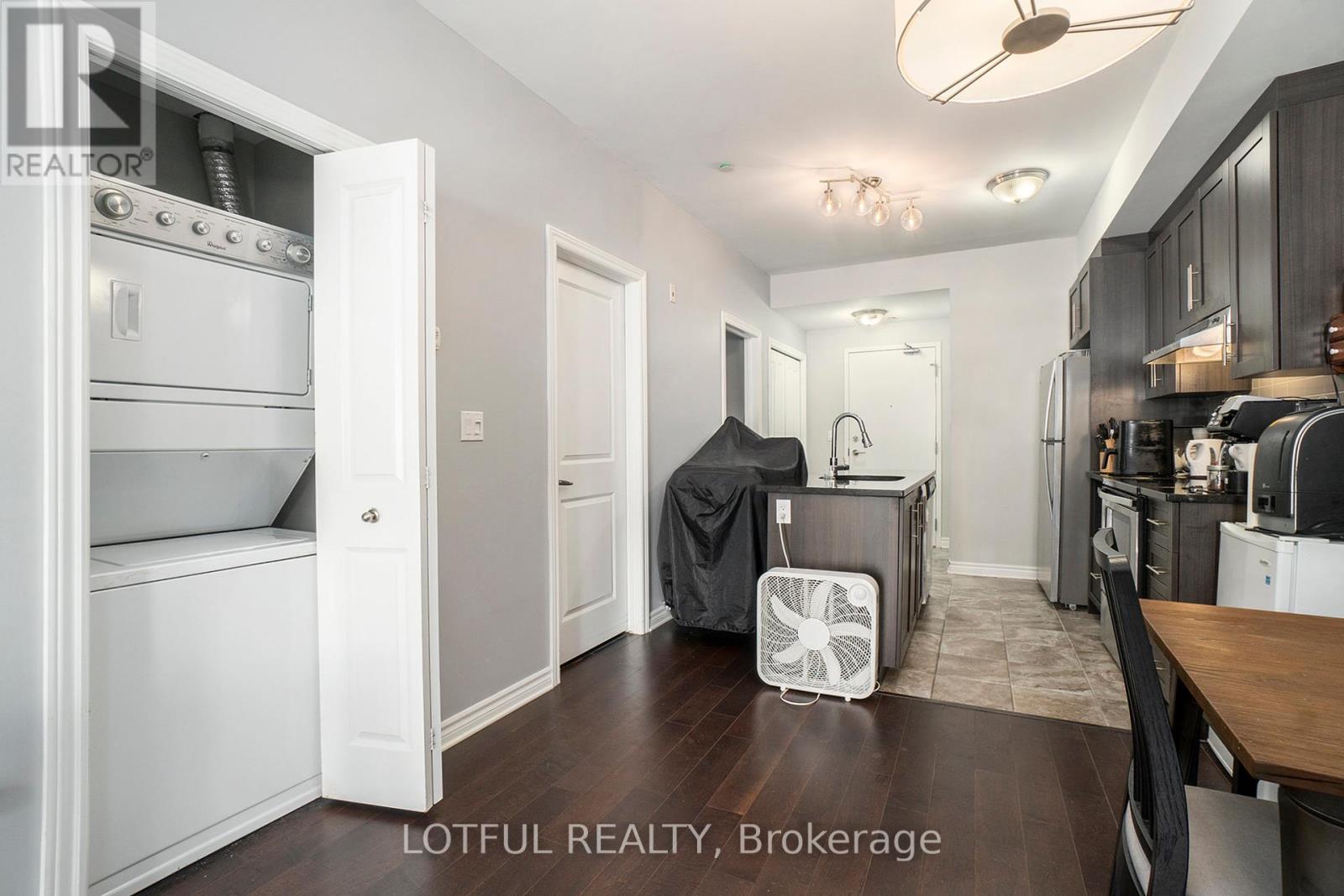 110 - 120 Prestige Circle, Ottawa, Ontario  K4A 1B4 - Photo 11 - X12316945