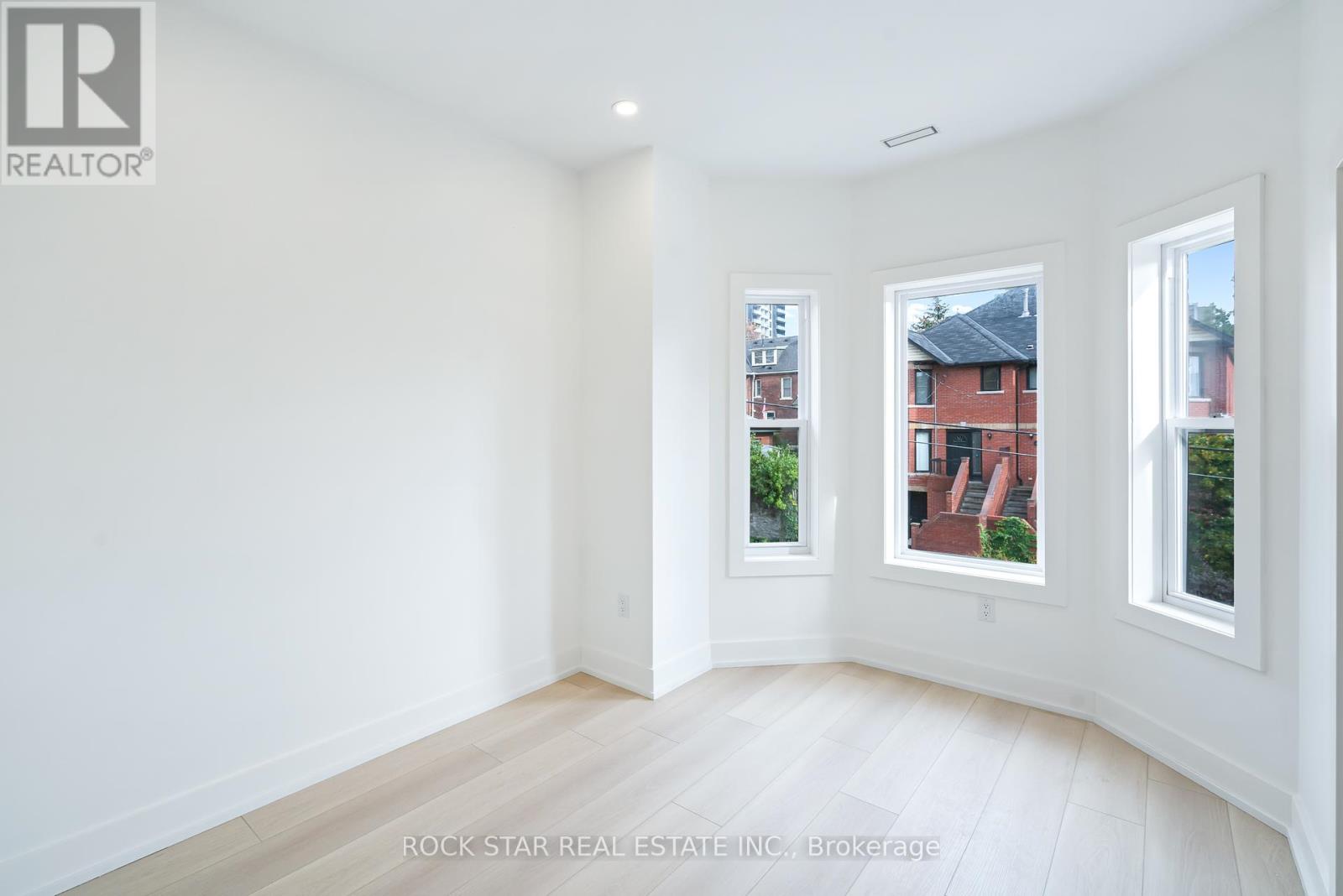 42 Ray Street S, Hamilton, Ontario  L8P 3V3 - Photo 8 - X12316858