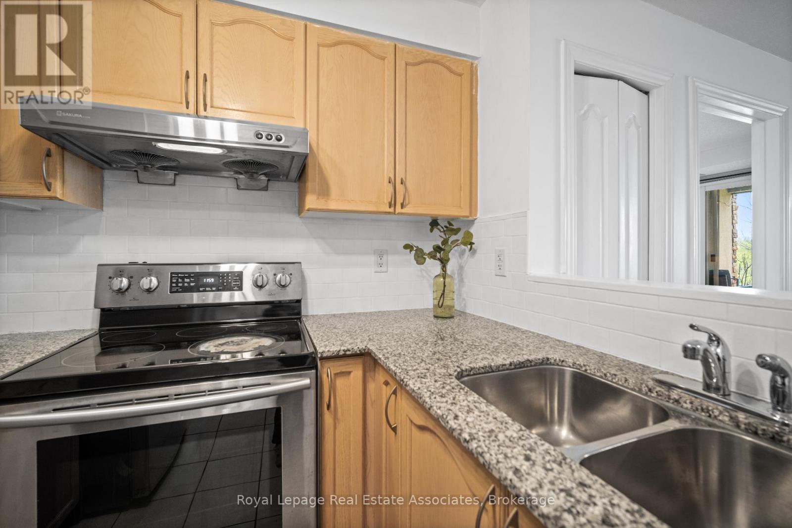 Property at 1106 - 8 DAYSPRING CIRCLE image 4