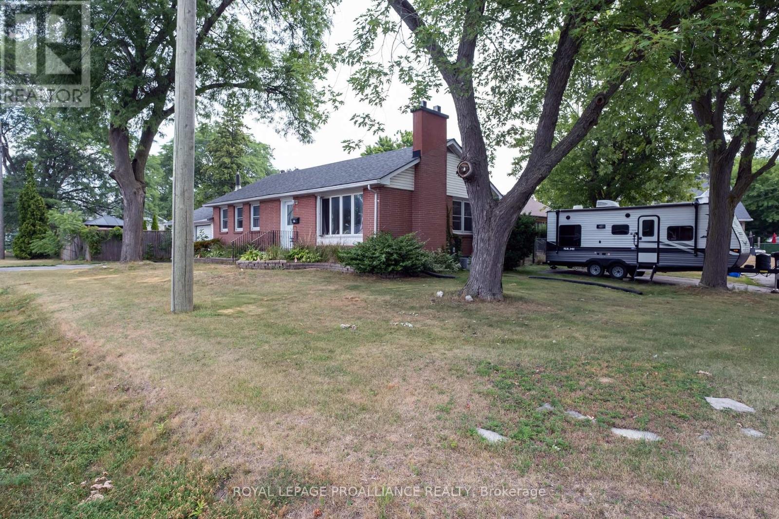 17 Woodland Acres, Belleville, Ontario  K8N 4K2 - Photo 3 - X12313598