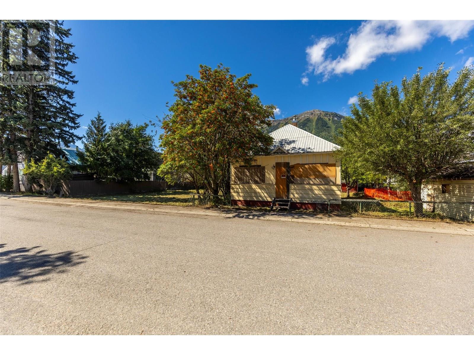 1321 7th Avenue, Fernie, British Columbia  V0B 1M0 - Photo 4 - 10357927