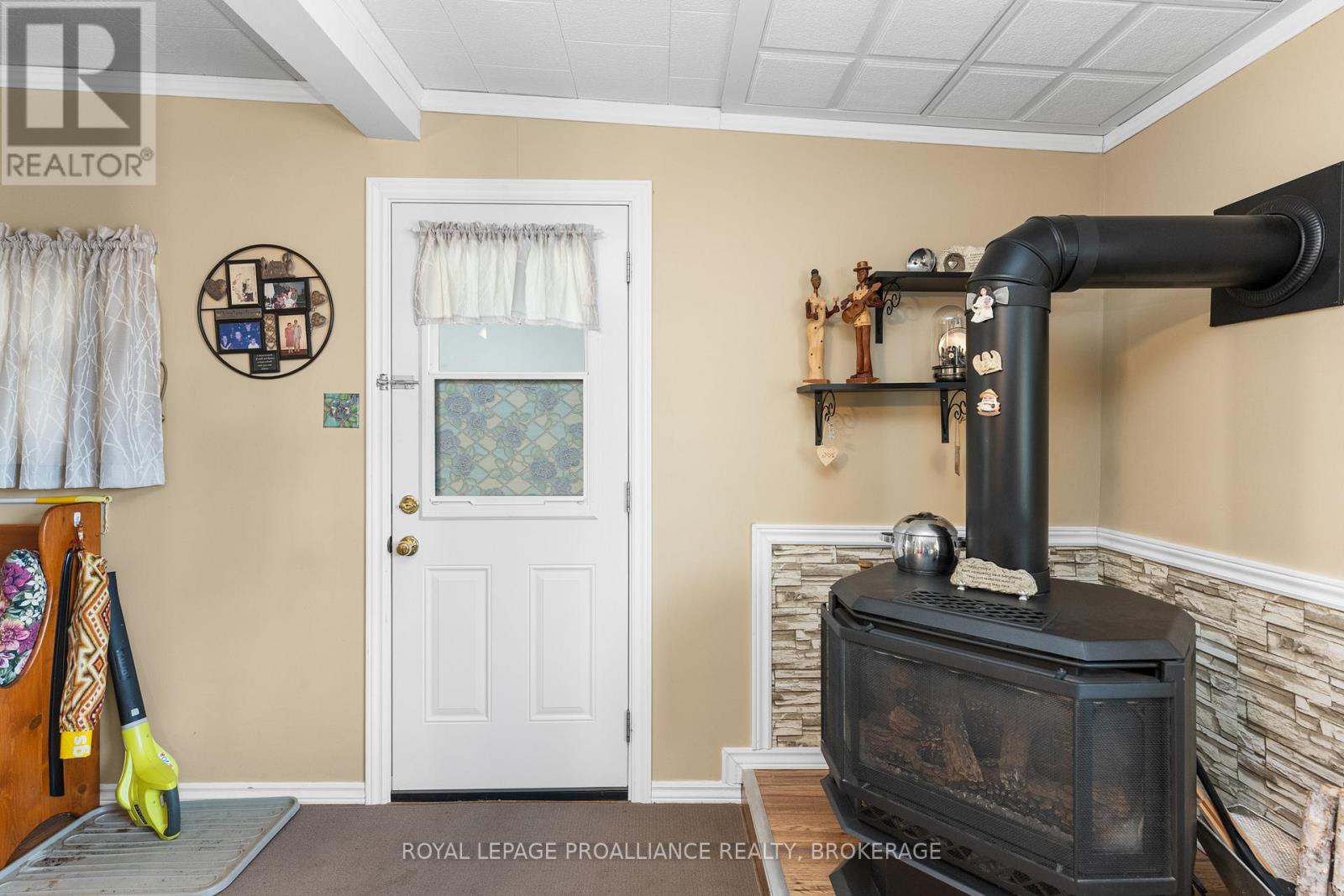 4328 Elm Street, South Frontenac, Ontario  K0H 2W0 - Photo 11 - X12317118