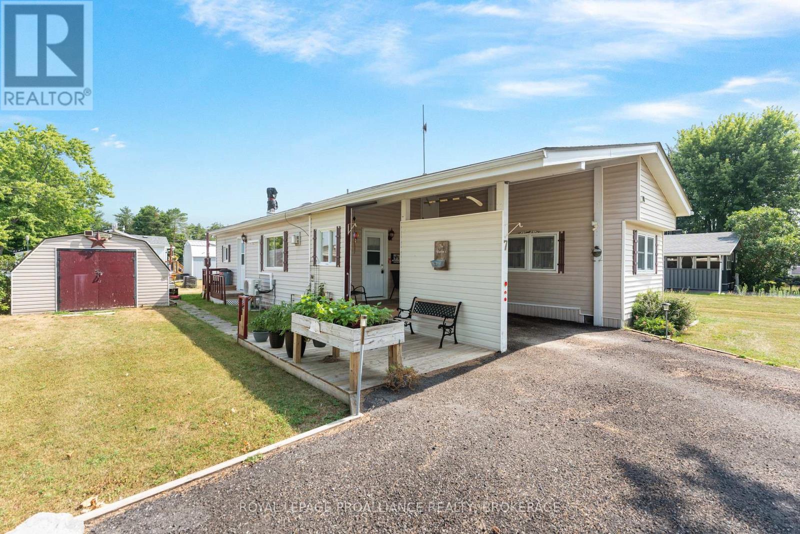 4328 Elm Street, South Frontenac, Ontario  K0H 2W0 - Photo 2 - X12317118