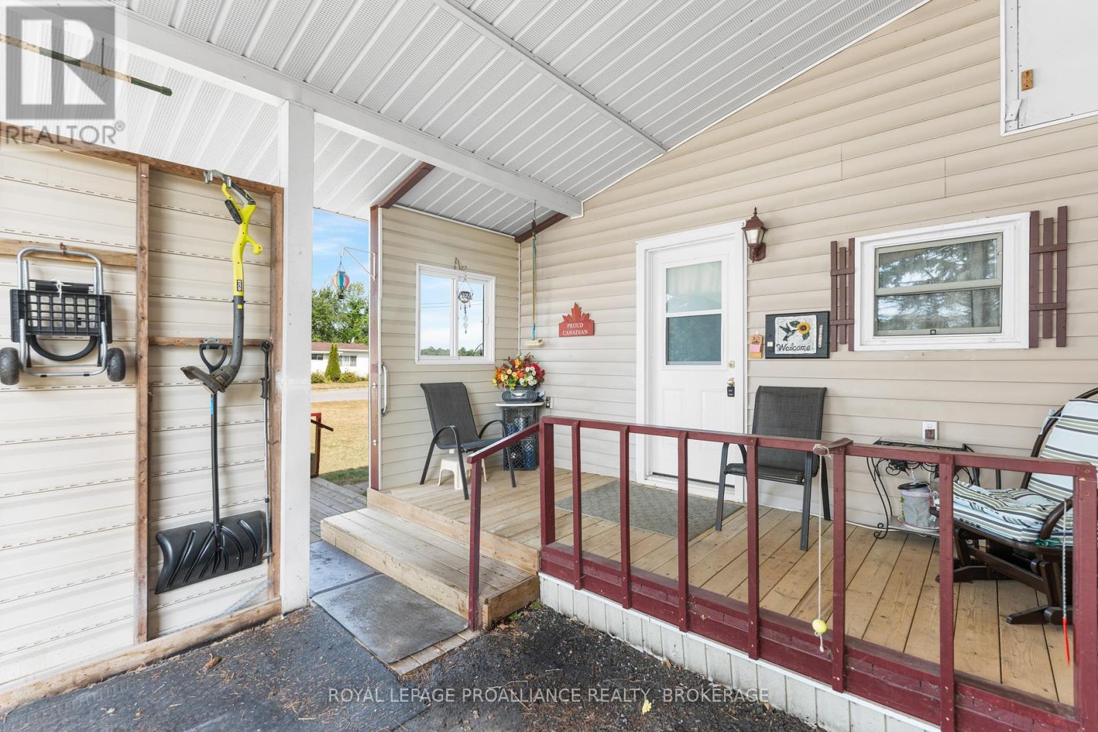 4328 Elm Street, South Frontenac, Ontario  K0H 2W0 - Photo 4 - X12317118