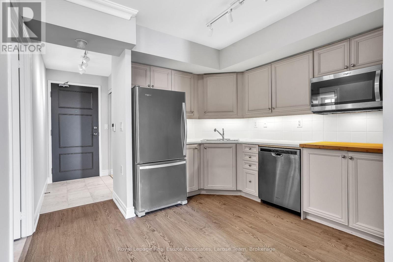 1707 - 3 Marine Parade Drive, Toronto, Ontario  M8V 3Z5 - Photo 7 - W12316937