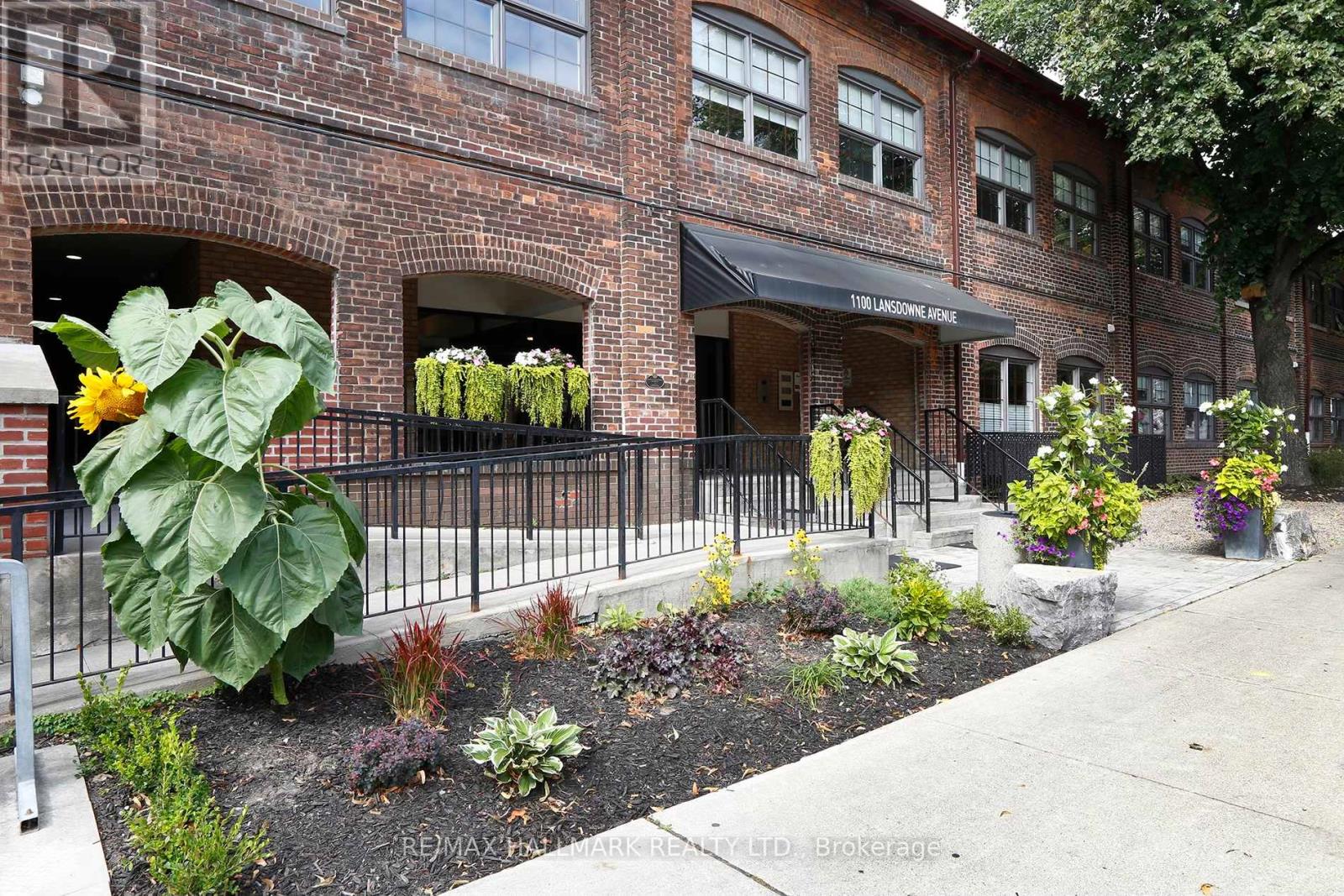 314 - 1100 Lansdowne Avenue, Toronto, Ontario  M6H 4K1 - Photo 3 - W12316939