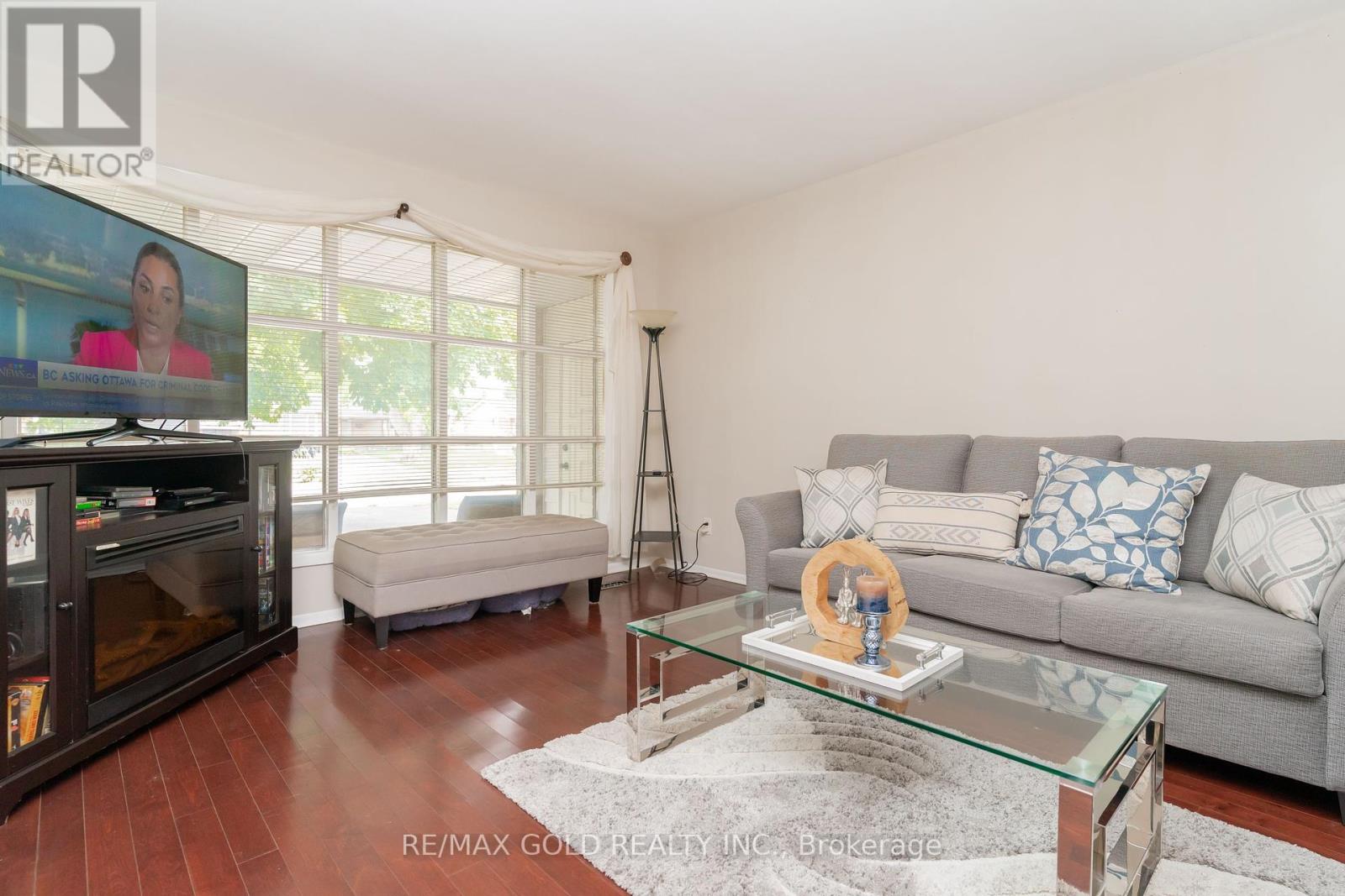 16 Drury Crescent, Brampton, Ontario  L6T 1L2 - Photo 11 - W12316966