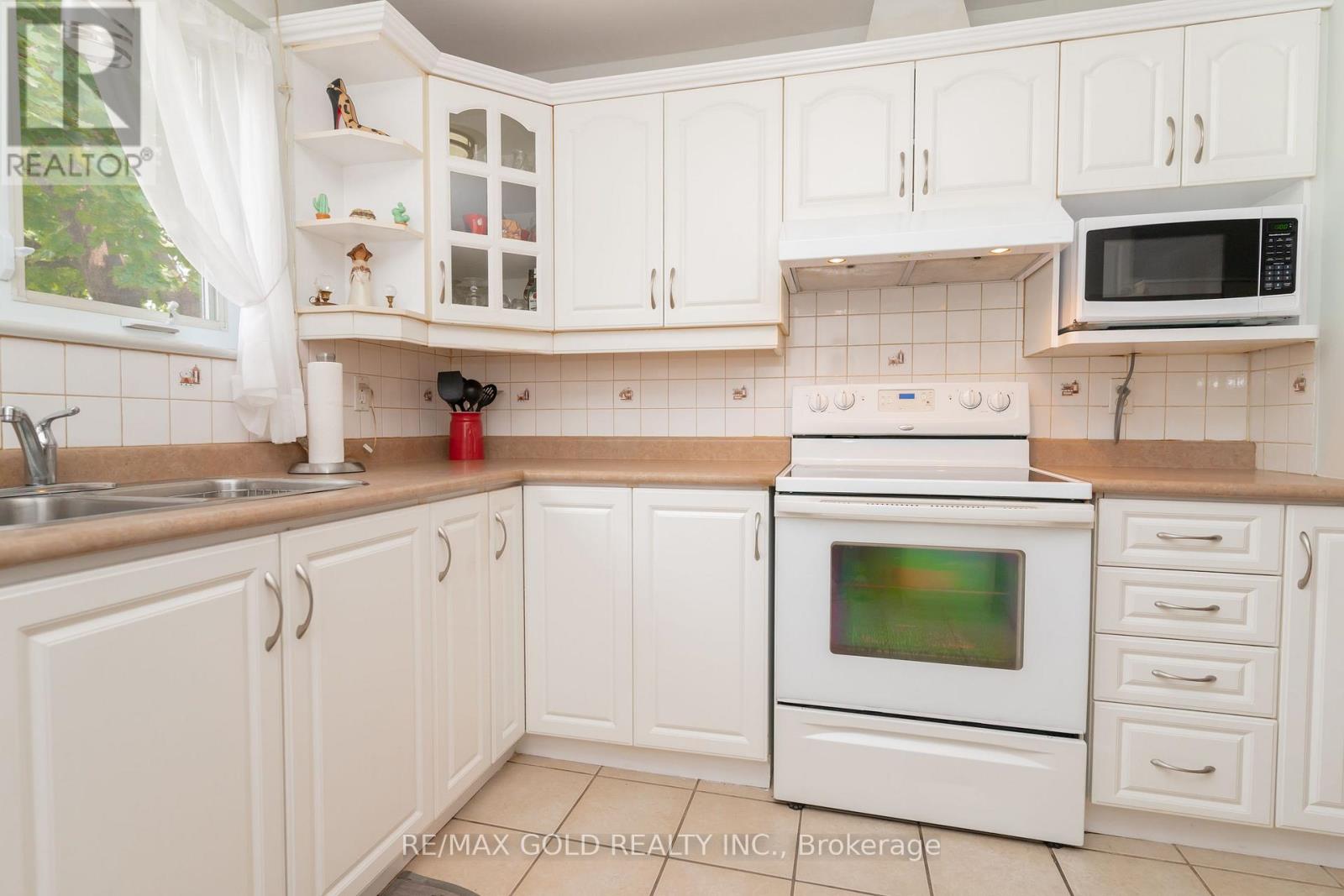 16 Drury Crescent, Brampton, Ontario  L6T 1L2 - Photo 17 - W12316966
