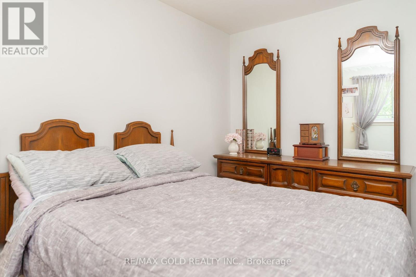 16 Drury Crescent, Brampton, Ontario  L6T 1L2 - Photo 23 - W12316966