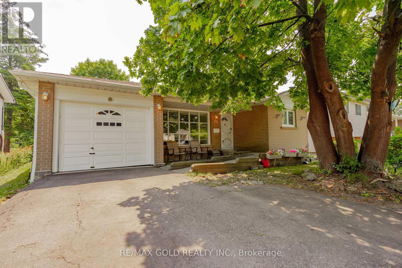16 Drury Crescent, Brampton, Ontario  L6T 1L2 - Photo 6 - W12316966