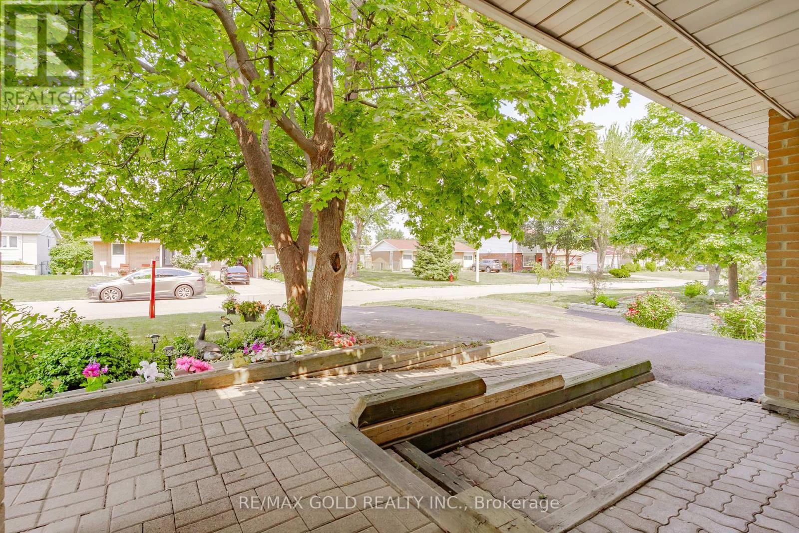 16 Drury Crescent, Brampton, Ontario  L6T 1L2 - Photo 8 - W12316966