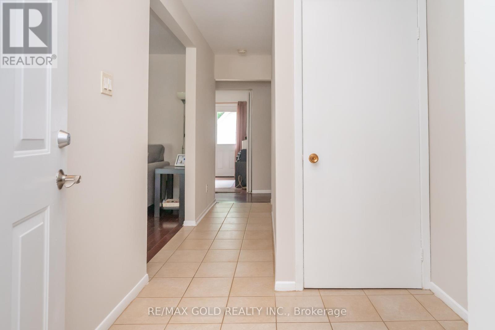 16 Drury Crescent, Brampton, Ontario  L6T 1L2 - Photo 9 - W12316966