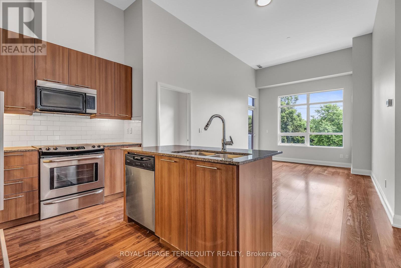 212 - 25 Fontenay Court, Toronto, Ontario  M9A 0C4 - Photo 10 - W12316980