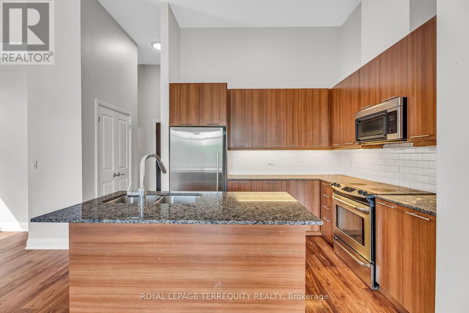 212 - 25 Fontenay Court, Toronto, Ontario  M9A 0C4 - Photo 9 - W12316980