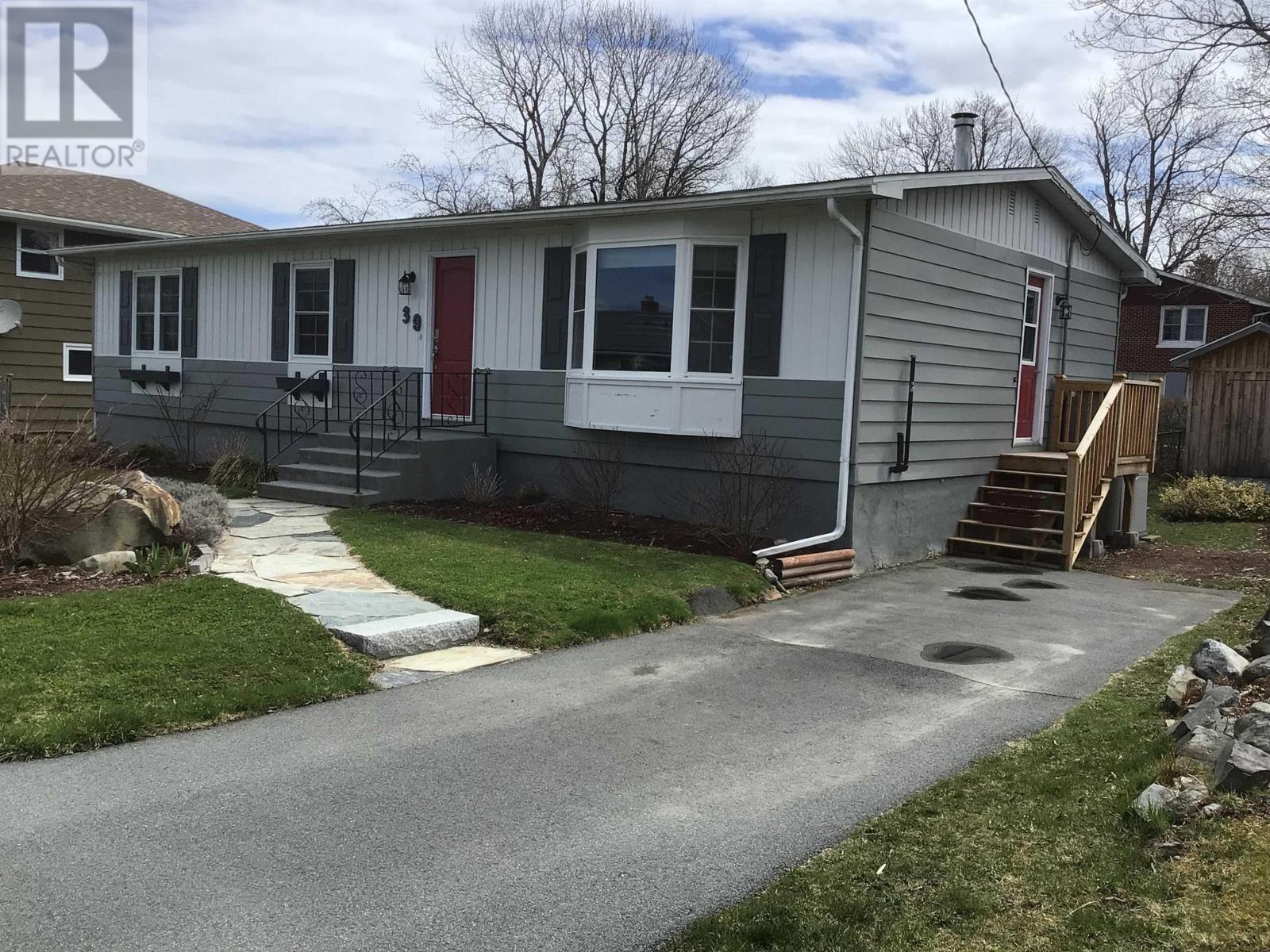 39 William Street, Liverpool, Nova Scotia  B0T 1K0 - Photo 1 - 202508999