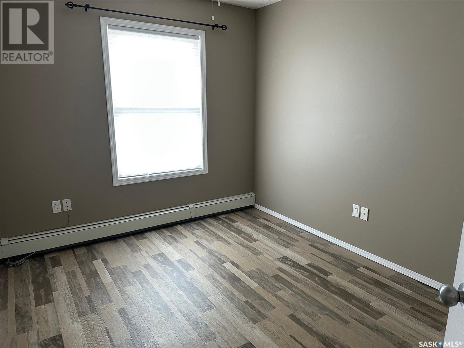 305 1637 1st Street, Estevan, Saskatchewan  S4A 2X4 - Photo 11 - SK014223