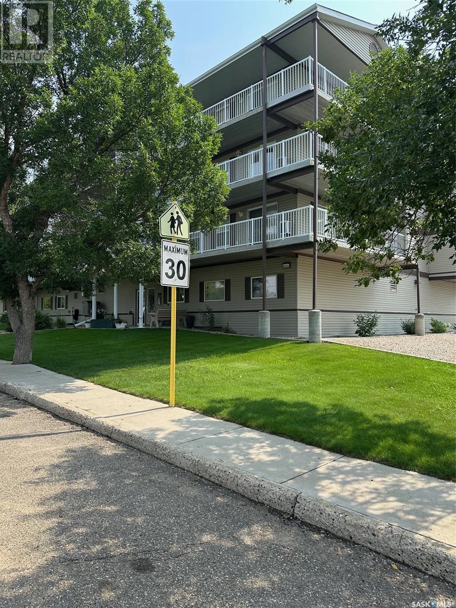 305 1637 1st Street, Estevan, Saskatchewan  S4A 2X4 - Photo 2 - SK014223