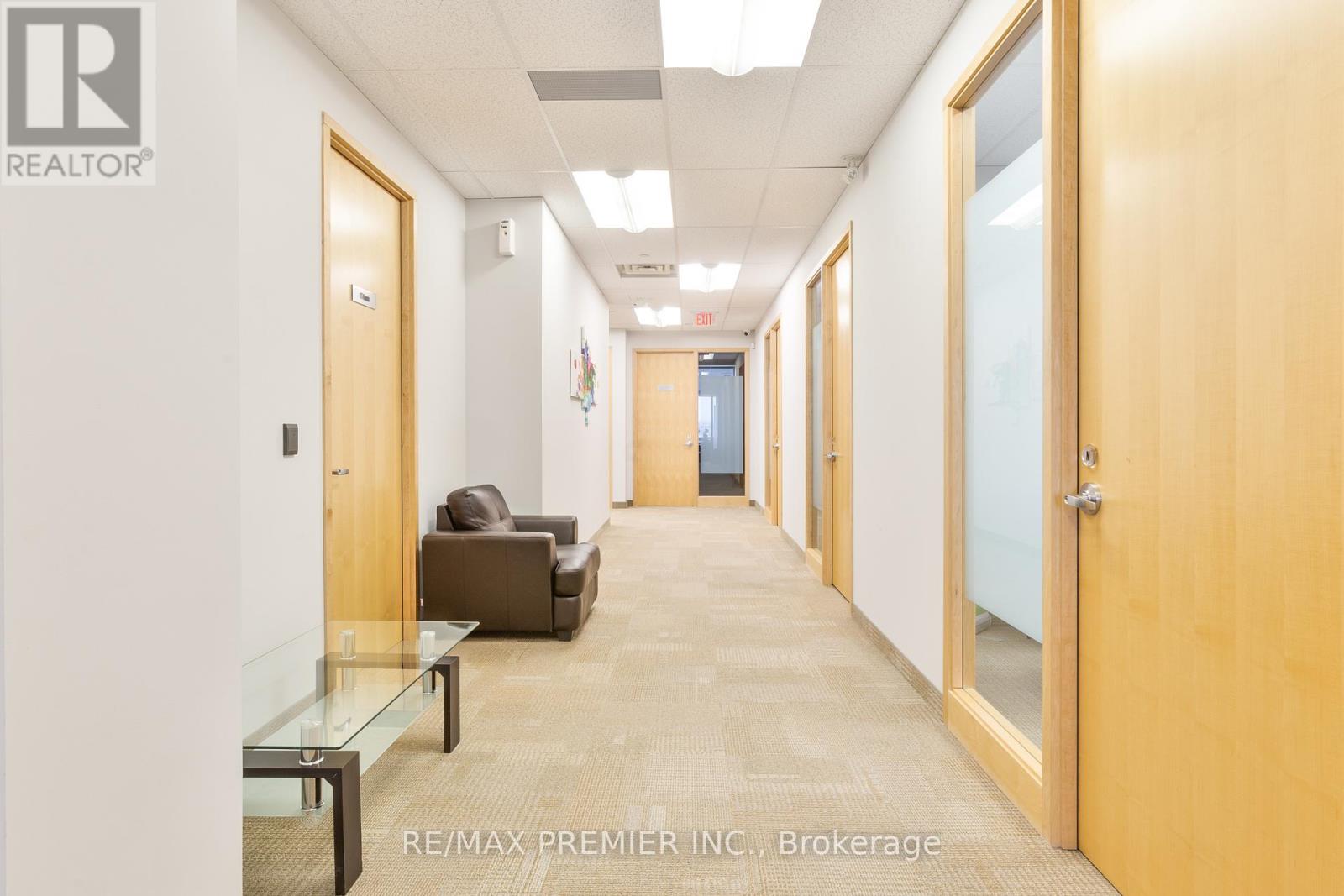 300-Q - 231 Oak Park Boulevard, Oakville, Ontario  L6H 6M4 - Photo 4 - W12317028
