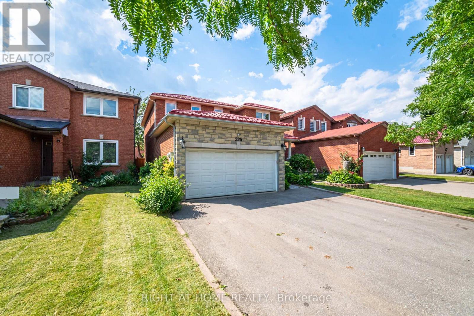 Property at 325 HARROWSMITH DRIVE image 2