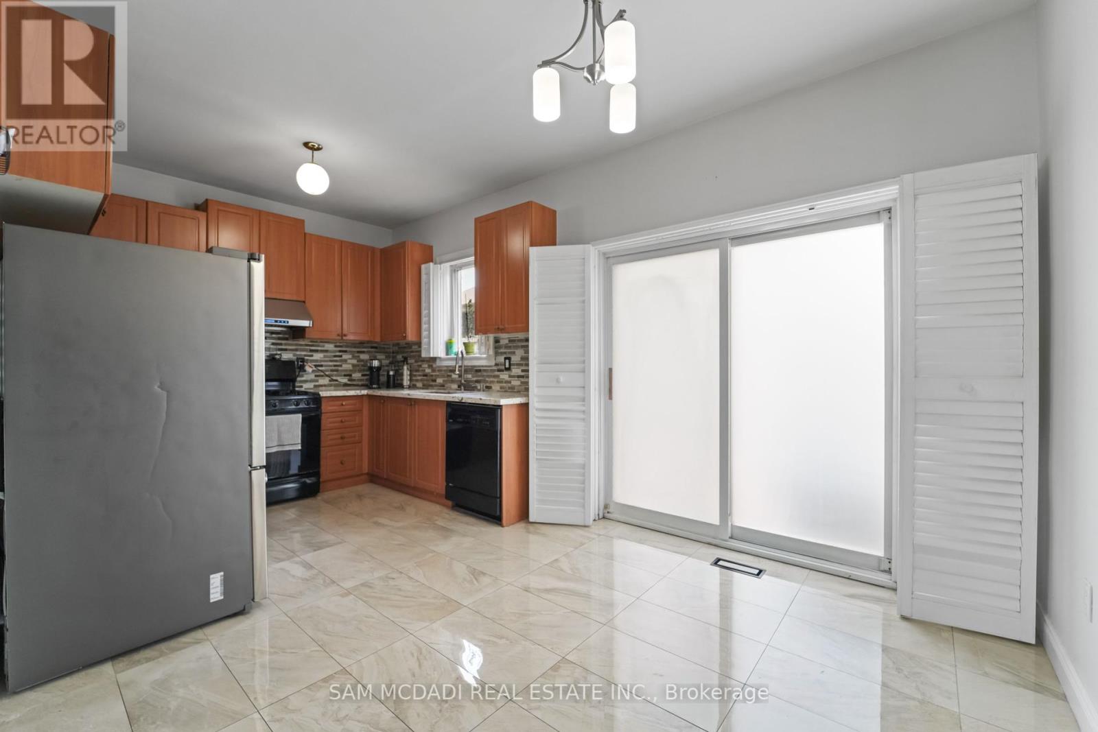 2530 Nichols Drive, Oakville, Ontario  L6H 7L3 - Photo 12 - W12317081