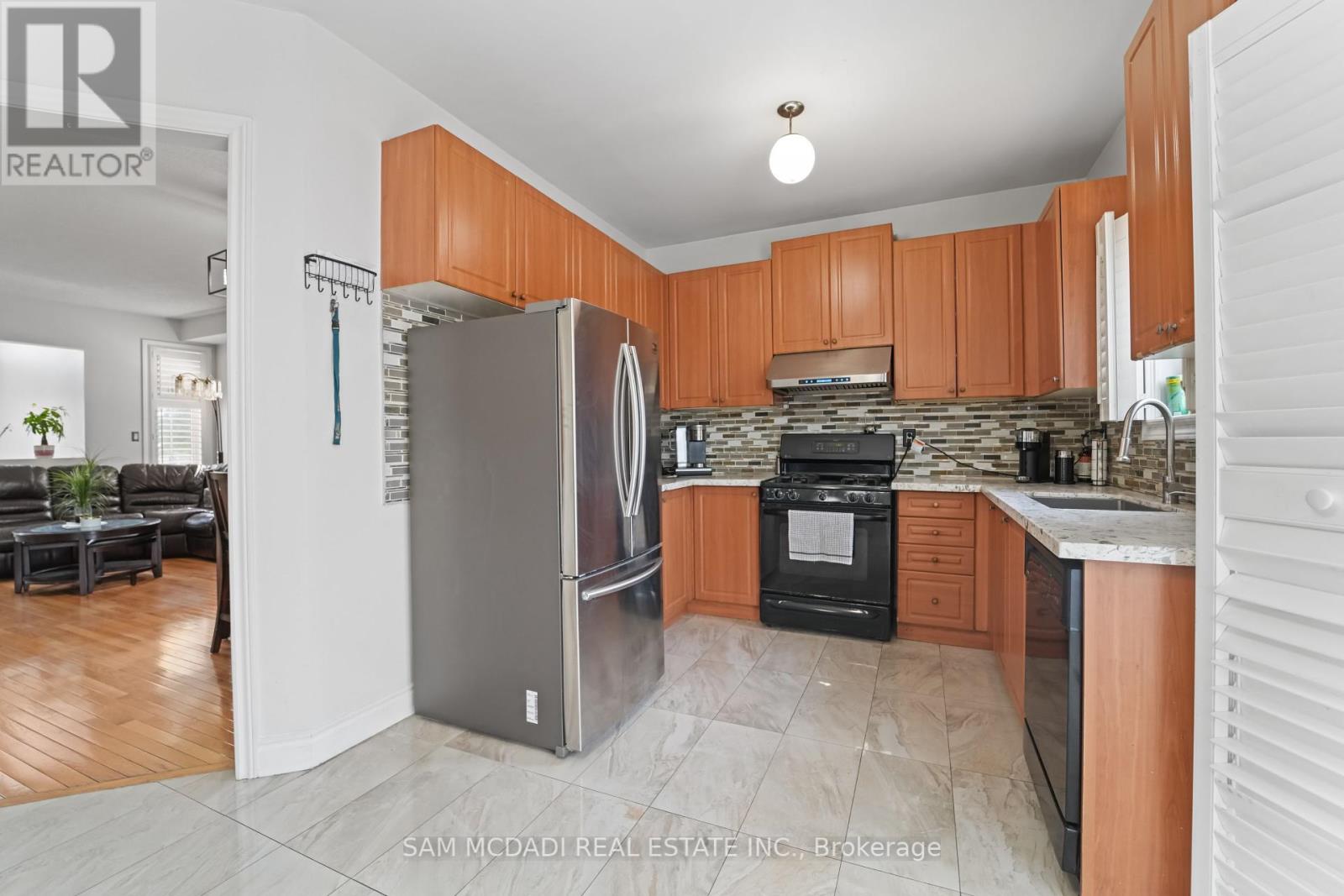 2530 Nichols Drive, Oakville, Ontario  L6H 7L3 - Photo 13 - W12317081