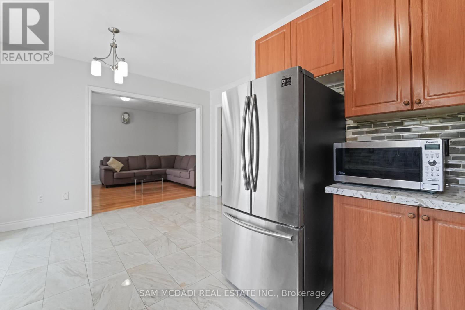 2530 Nichols Drive, Oakville, Ontario  L6H 7L3 - Photo 15 - W12317081