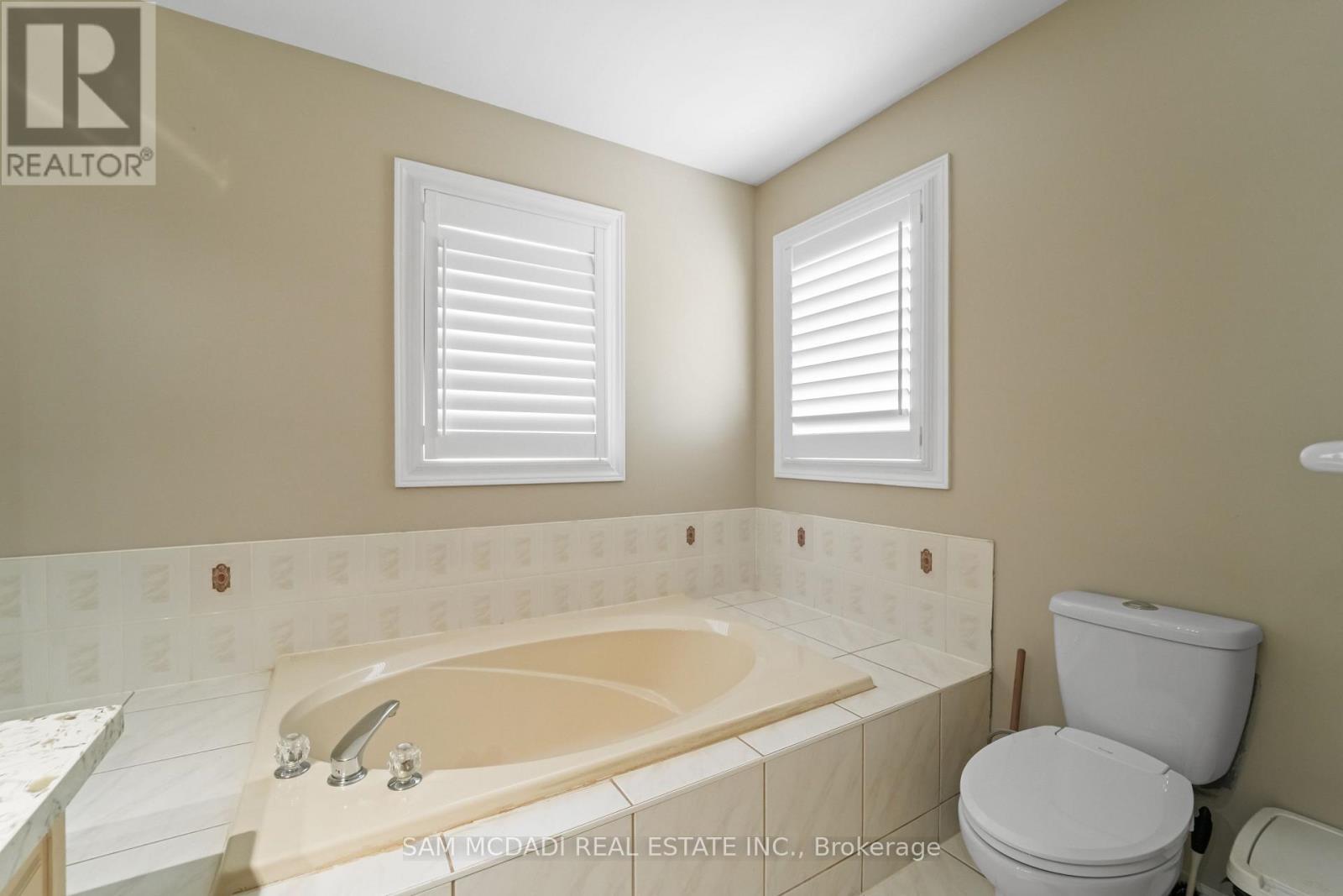 2530 Nichols Drive, Oakville, Ontario  L6H 7L3 - Photo 21 - W12317081