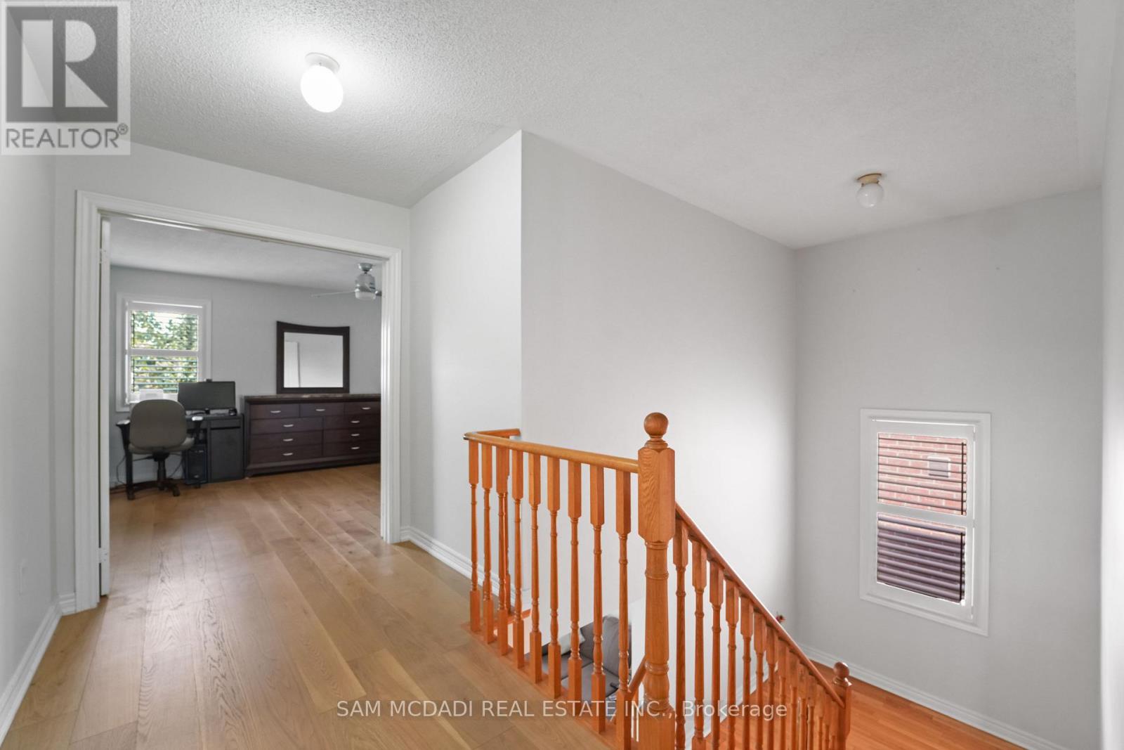 2530 Nichols Drive, Oakville, Ontario  L6H 7L3 - Photo 25 - W12317081