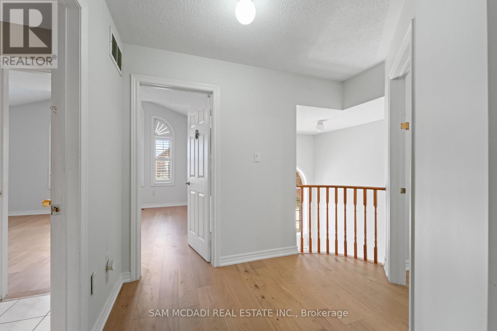 2530 Nichols Drive, Oakville, Ontario  L6H 7L3 - Photo 26 - W12317081