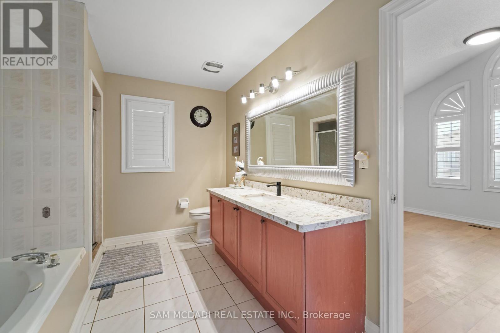 2530 Nichols Drive, Oakville, Ontario  L6H 7L3 - Photo 27 - W12317081