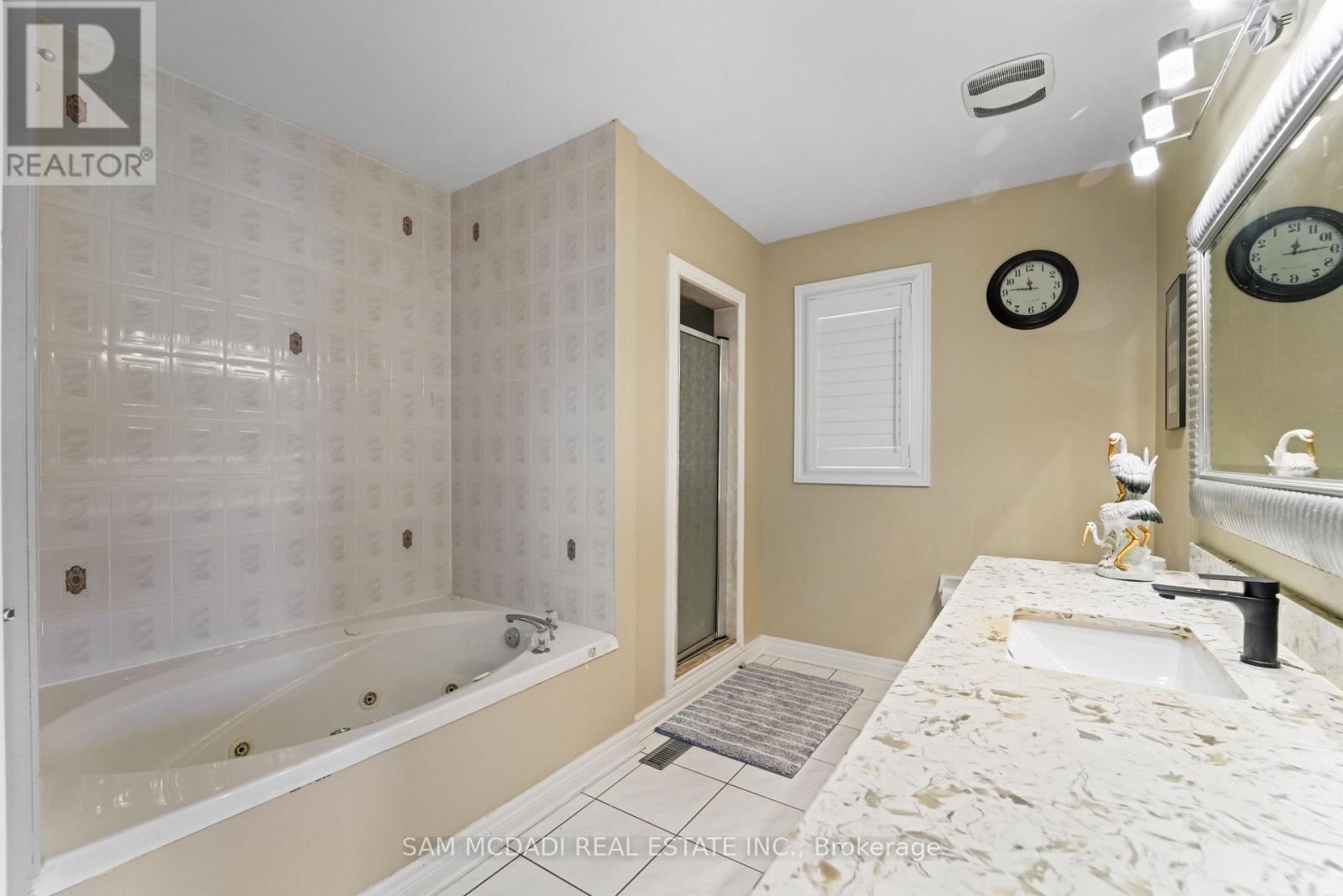 2530 Nichols Drive, Oakville, Ontario  L6H 7L3 - Photo 28 - W12317081