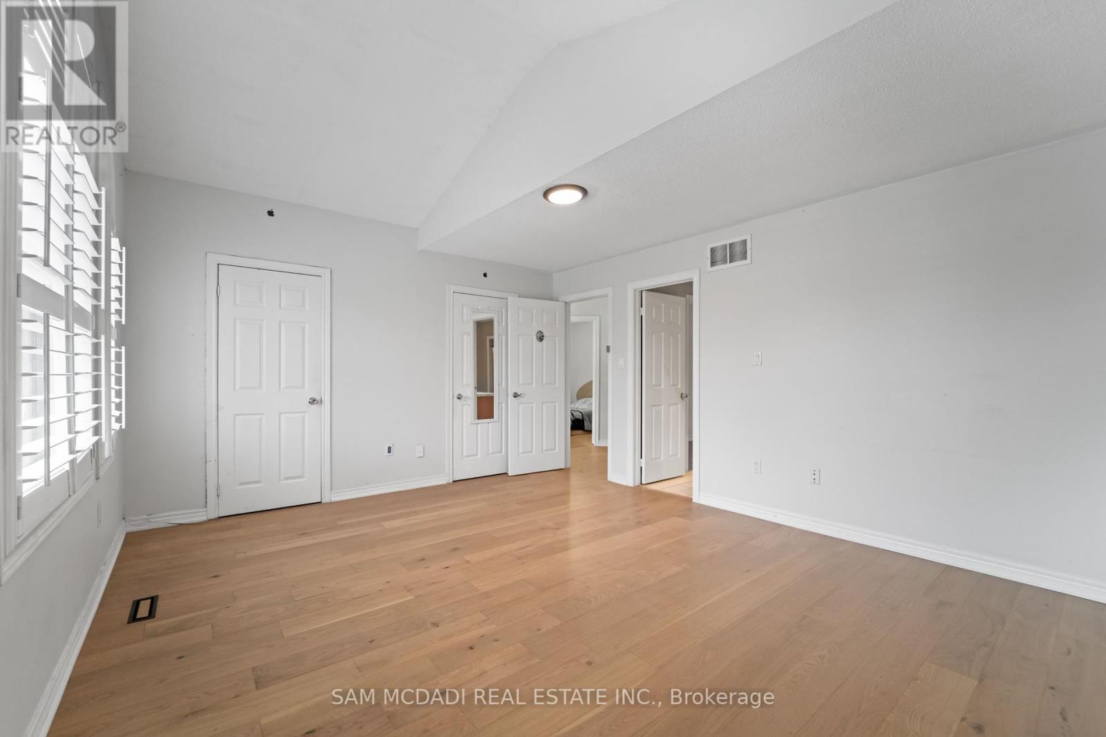 2530 Nichols Drive, Oakville, Ontario  L6H 7L3 - Photo 30 - W12317081