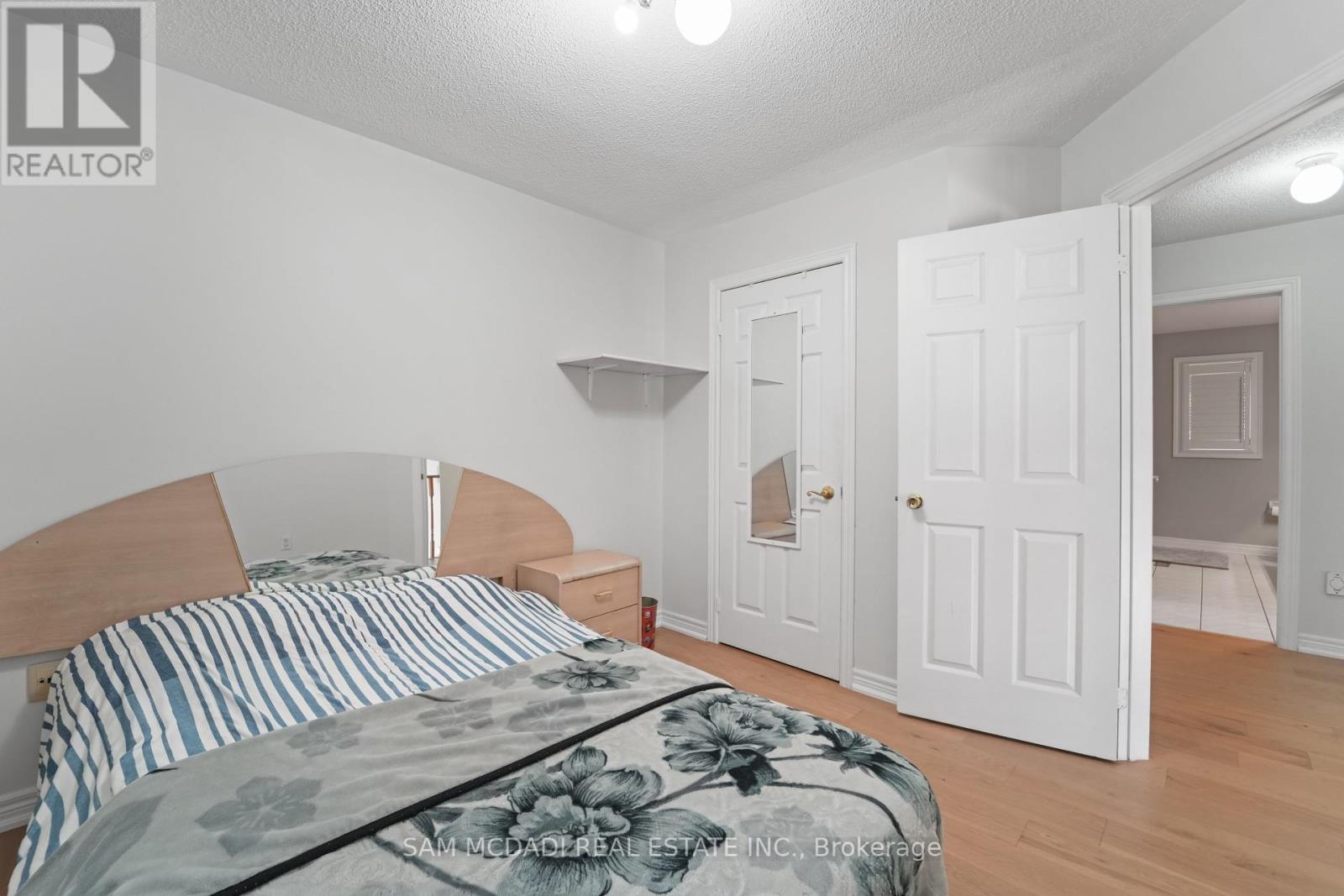 2530 Nichols Drive, Oakville, Ontario  L6H 7L3 - Photo 32 - W12317081