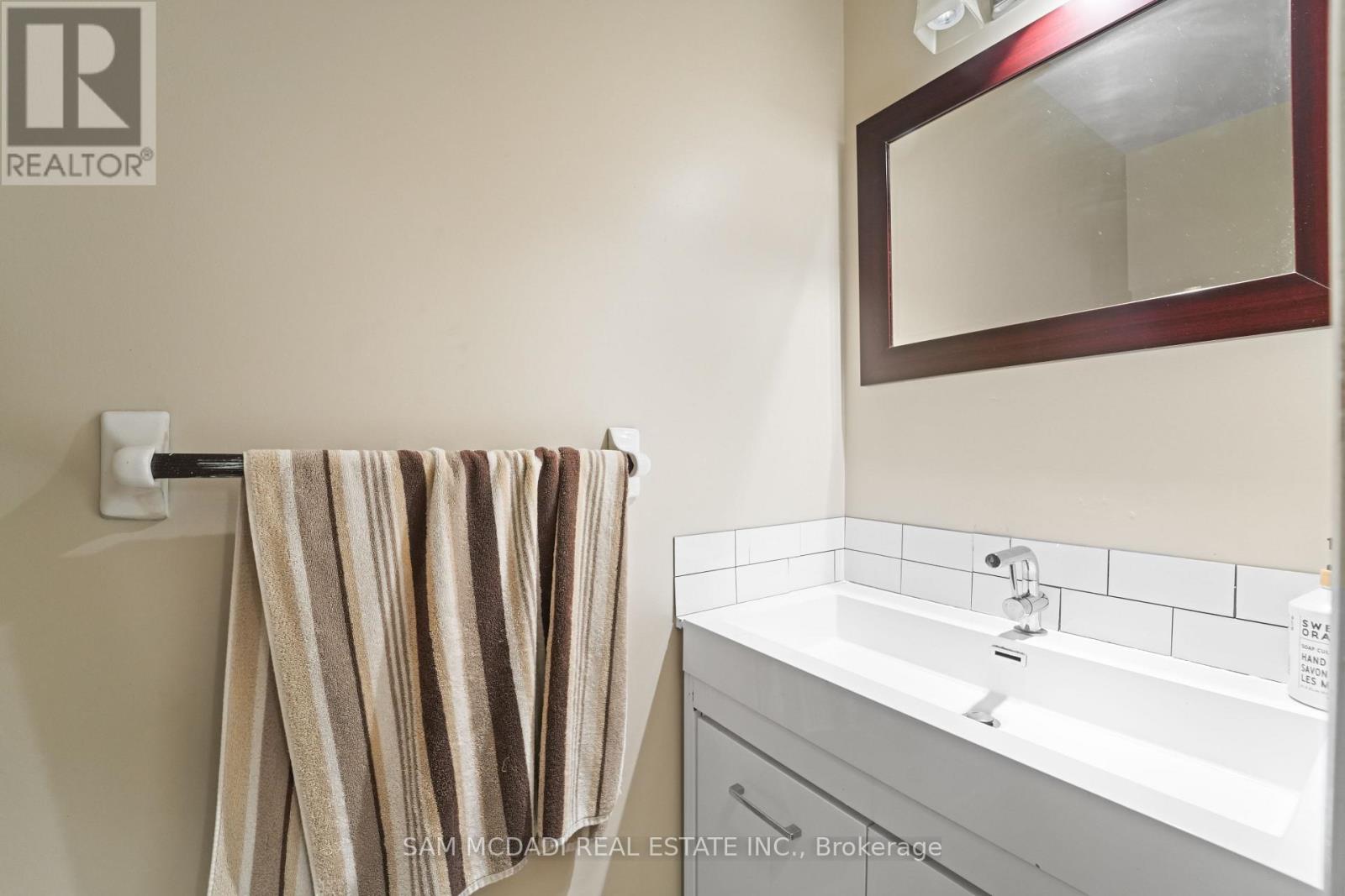 2530 Nichols Drive, Oakville, Ontario  L6H 7L3 - Photo 33 - W12317081