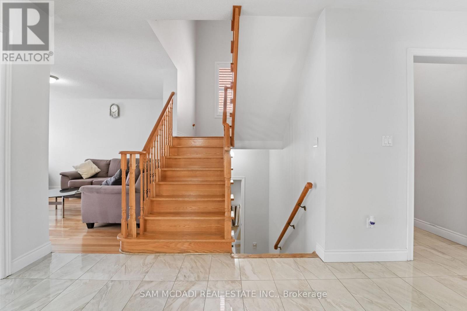 2530 Nichols Drive, Oakville, Ontario  L6H 7L3 - Photo 7 - W12317081