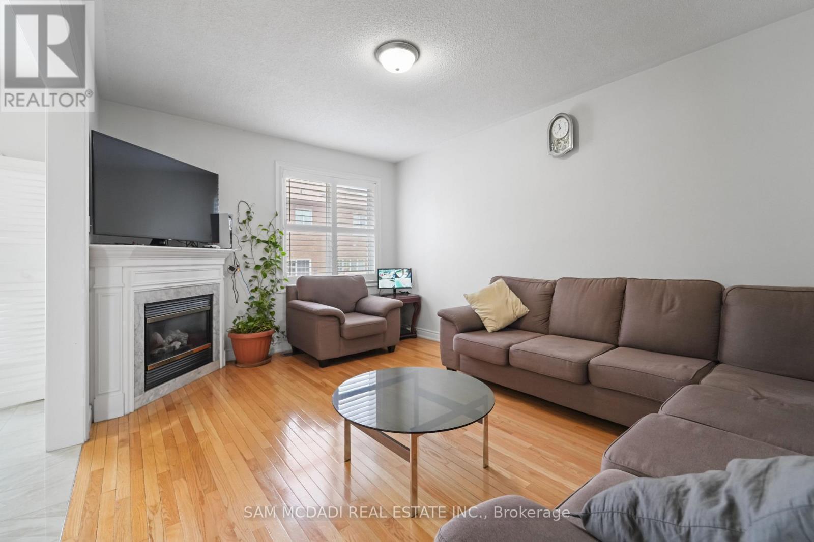 2530 Nichols Drive, Oakville, Ontario  L6H 7L3 - Photo 9 - W12317081