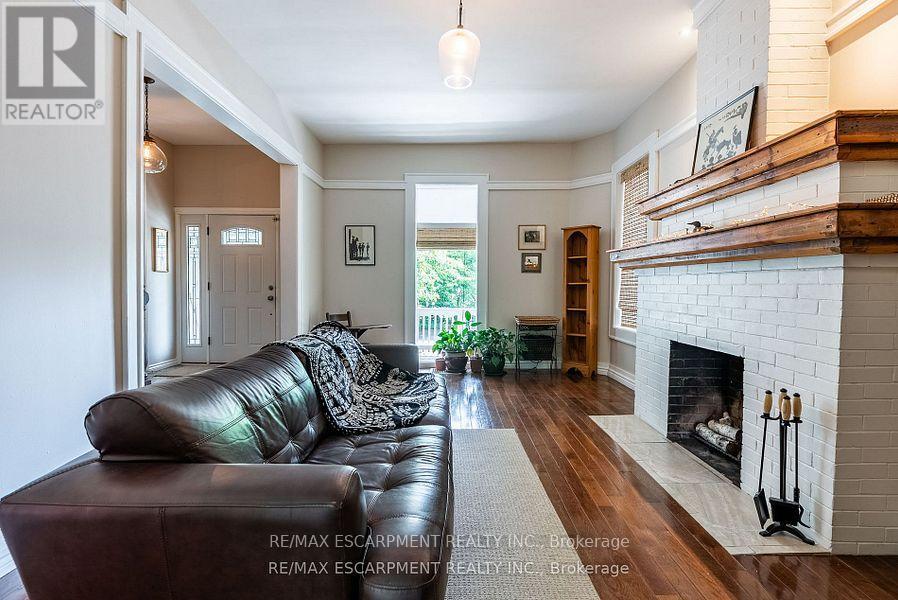 Property at 954 BEACH BOULEVARD image 4