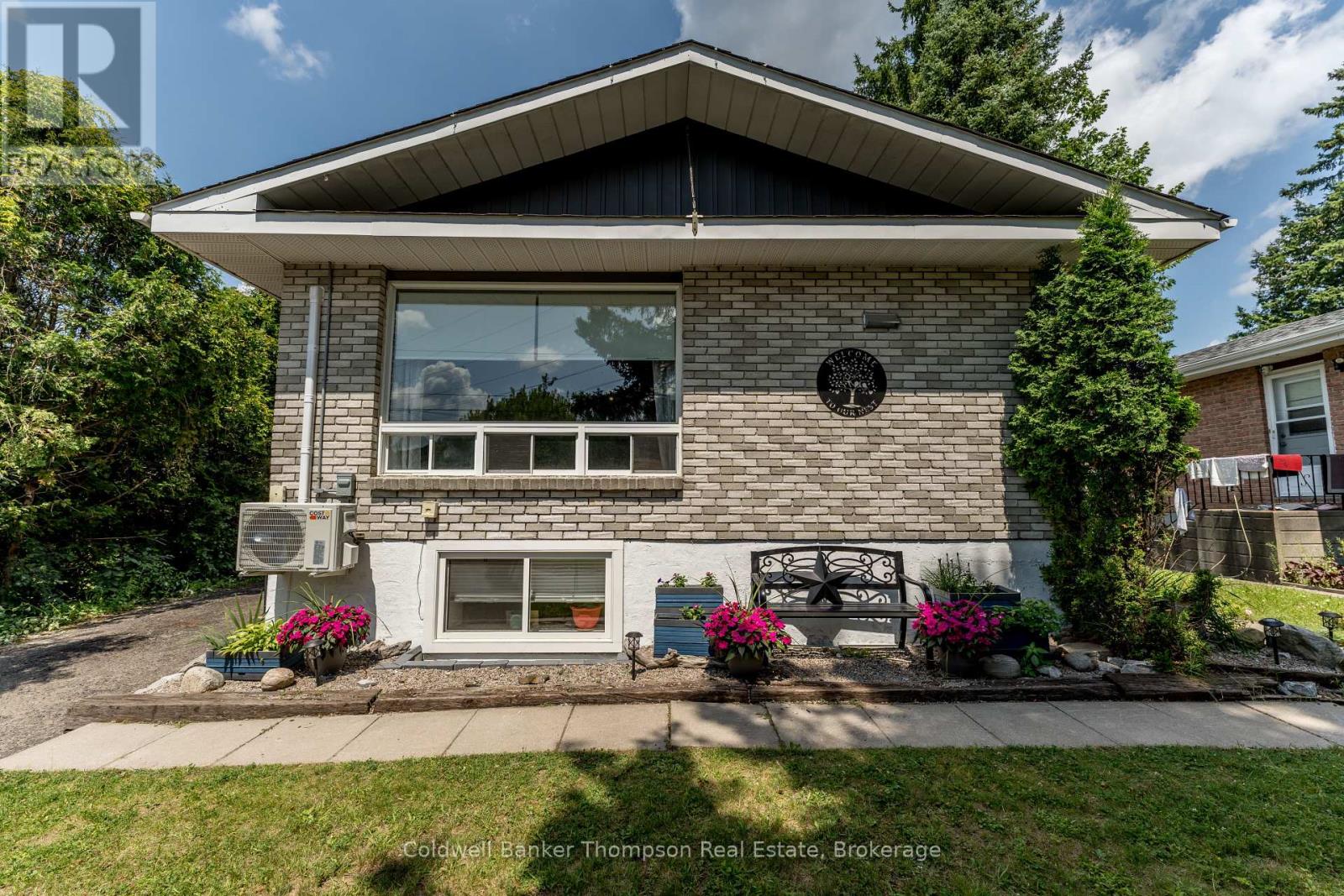 38 Susan Street W, Huntsville, Ontario  P1H 1X2 - Photo 2 - X12317184