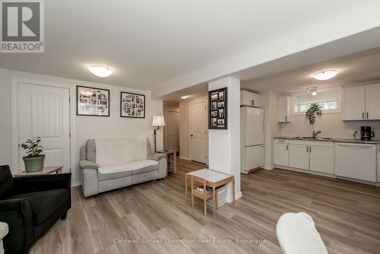 38 Susan Street W, Huntsville, Ontario  P1H 1X2 - Photo 30 - X12317184
