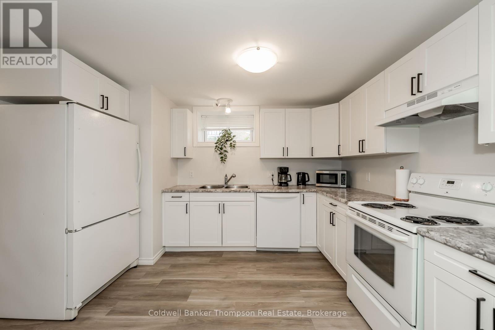 38 Susan Street W, Huntsville, Ontario  P1H 1X2 - Photo 32 - X12317184