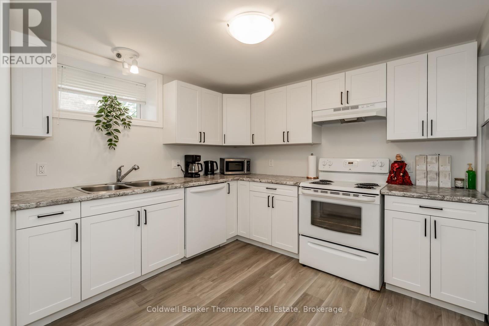38 Susan Street W, Huntsville, Ontario  P1H 1X2 - Photo 33 - X12317184